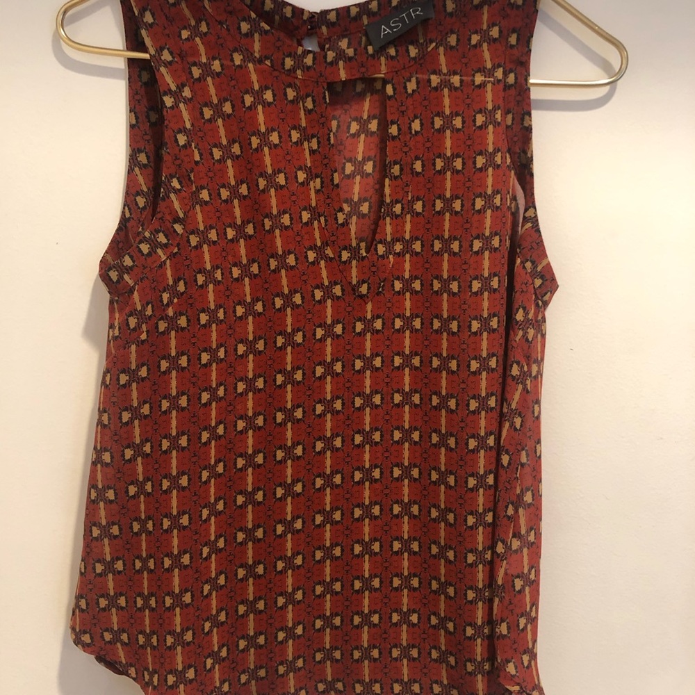 Astr patterned keyhole blouse - Picture 2 of 3